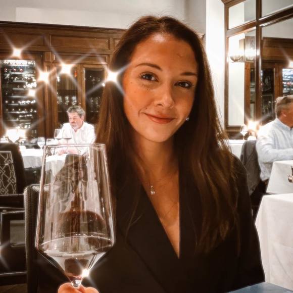 Meet your Posher, Jessica - Picture 1 of 1